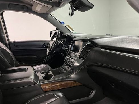 Used 2020 Chevrolet Suburban LT RWD image 11