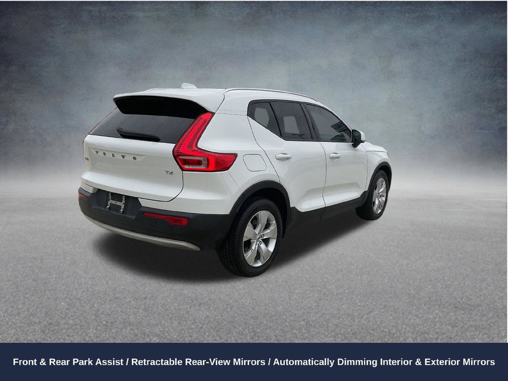 Used 2020 Volvo XC40 T4 Momentum FWD image 8