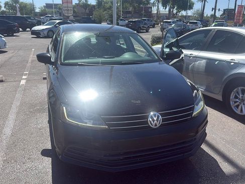 Used 2017 Volkswagen Jetta S w/ Jetta S Cold Weather Package FWD image 2