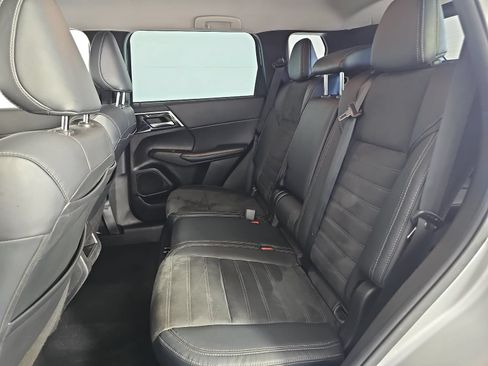 Used 2023 Mitsubishi Outlander SE AWD/4WD image 9