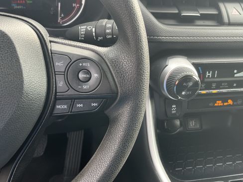 Certified 2025 Toyota RAV4 XLE AWD/4WD image 25