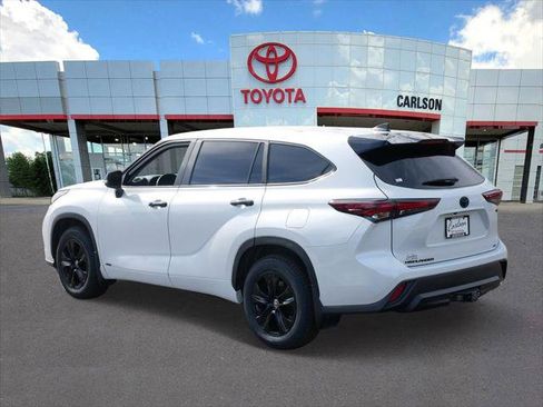Certified 2024 Toyota Highlander LE AWD/4WD image 6