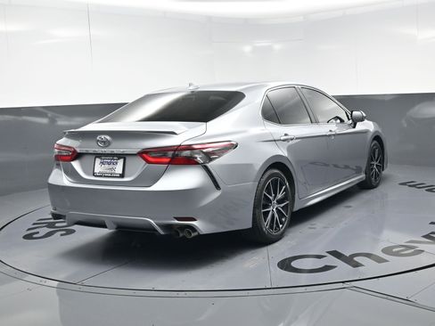 Used 2024 Toyota Camry SE image 9