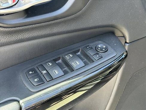 Used 2023 Jeep Cherokee Altitude Lux image 17