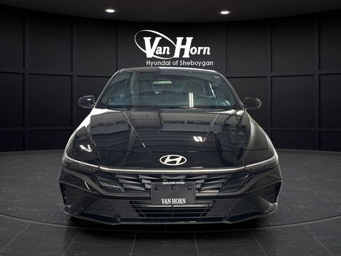 Certified 2025 Hyundai Elantra Sport FWD image 2