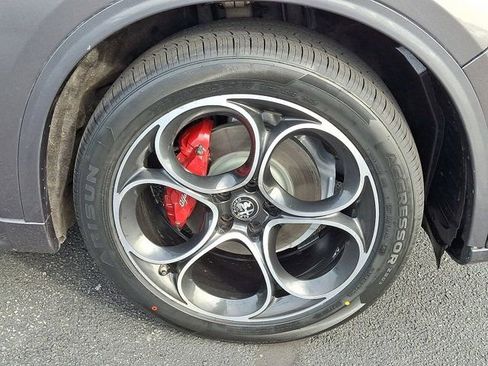 Used 2022 Alfa Romeo Stelvio Veloce image 11