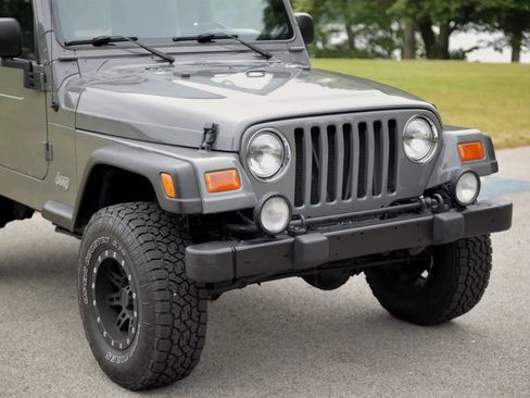 Used 2004 Jeep Wrangler 4WD w/ 30" Tire & Wheel Group image 15