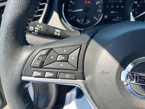 Used 2019 Nissan Rogue SV w/ Premium Package AWD/4WD image 11