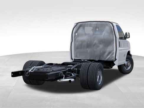 New 2026 Chevrolet Express 3500 w/ Power Convenience Package RWD image 4