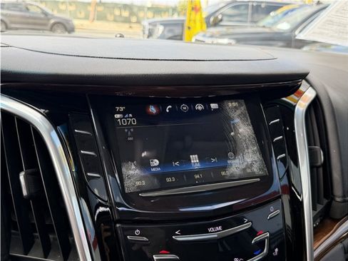 Used 2019 Cadillac Escalade ESV Premium Luxury RWD image 47