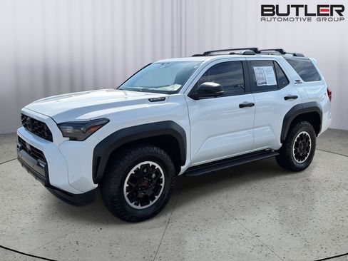 Used 2025 Toyota 4Runner TRD Off-Road Premium AWD/4WD image 2