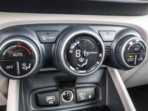 Certified 2025 Hyundai Venue Limited image 24