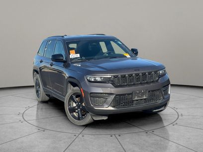 Used 2023 Jeep Grand Cherokee Altitude
