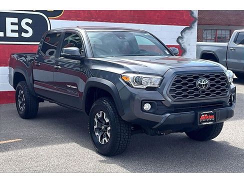 Used 2022 Toyota Tacoma TRD Off-Road AWD/4WD image 12