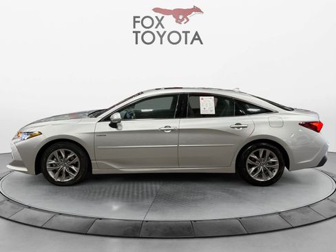 Used 2020 Toyota Avalon XLE w/ Moonroof Package FWD image 3