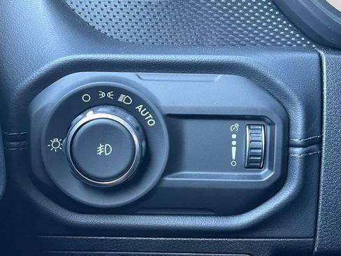 Used 2025 Jeep Wrangler Unlimited Rubicon w/ Convenience Group image 12