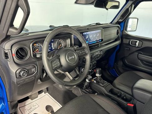 Certified 2025 Jeep Wrangler Unlimited Rubicon w/ Convenience Group AWD/4WD image 24