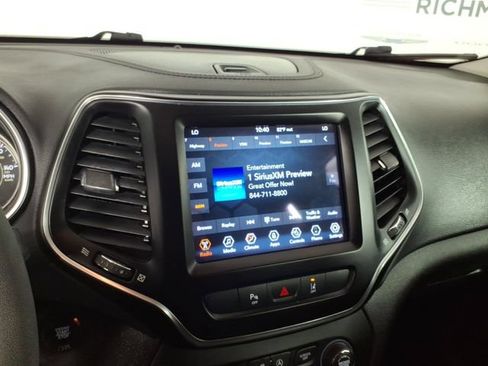 Used 2021 Jeep Cherokee Latitude Lux w/ Comfort/Convenience Group AWD/4WD image 18