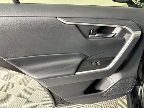Used 2019 Toyota RAV4 XLE Premium image 25