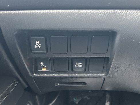 Used 2020 Nissan Pathfinder SV image 16