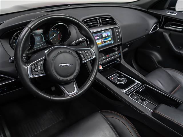 Used 2018 Jaguar F-PACE Prestige AWD/4WD image 16