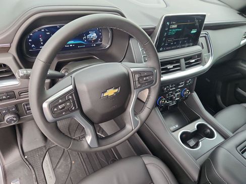 Used 2024 Chevrolet Suburban LT w/ LT Signature Package RWD image 10
