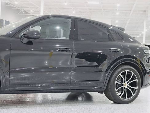 Used 2024 Porsche Cayenne Coupe AWD/4WD image 3