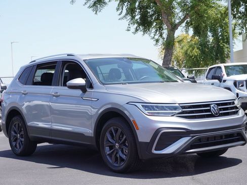 Used 2022 Volkswagen Tiguan SE FWD image 4