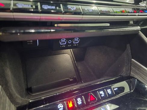 Used 2022 Jeep Wagoneer Series II AWD/4WD image 30