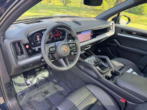 New 2025 Porsche Cayenne image 4