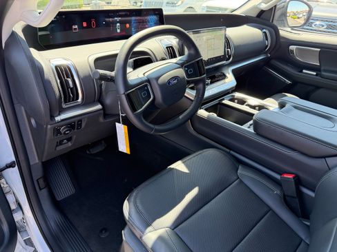 New 2026 Ford Expedition Max Platinum w/ Driver's Package AWD/4WD image 9