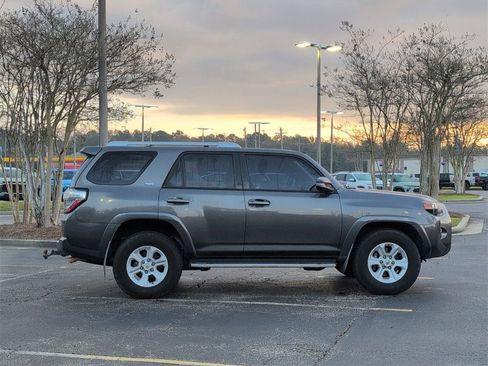 Used 2016 Toyota 4Runner SR5 image 2