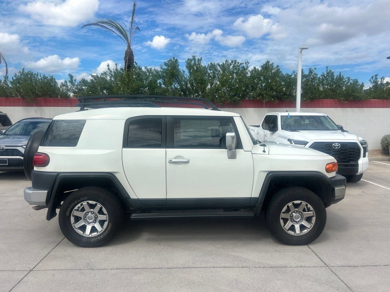 Used 2014 Toyota FJ Cruiser 4WD w/ Upgrade Package image 3