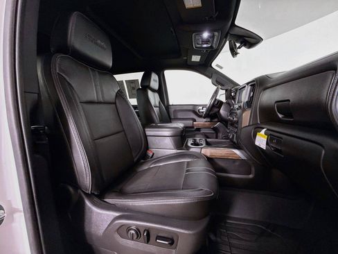 Used 2020 Chevrolet Silverado 1500 High Country w/ Technology Package AWD/4WD image 31