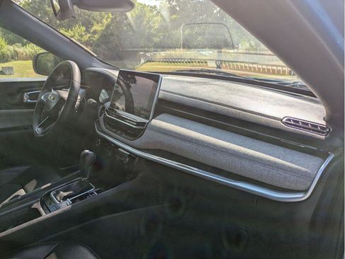 Used 2024 Jeep Compass Latitude image 32