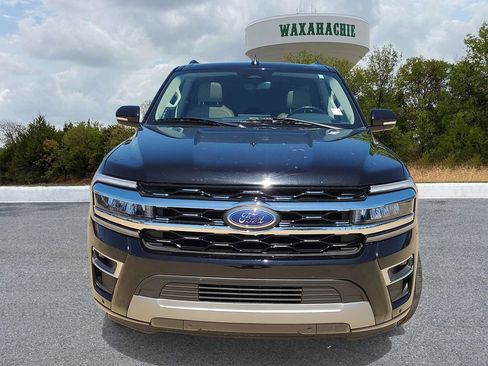 Used 2024 Ford Expedition Limited AWD/4WD image 2