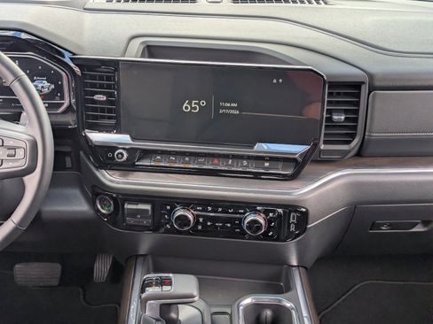 Used 2025 GMC Sierra 1500 SLT w/ SLT Premium Plus Package image 17