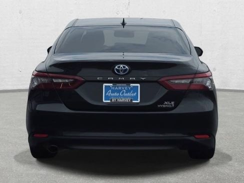 Used 2021 Toyota Camry XLE w/ Navigation Upgrade Package image 6