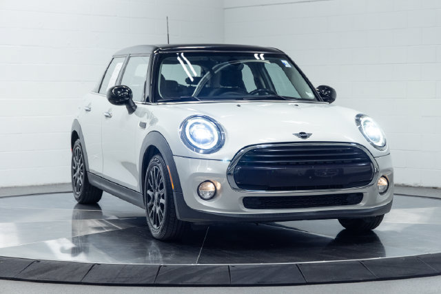 Used 2019 MINI Cooper 4-Door Hardtop w/ Storage Package FWD image 4