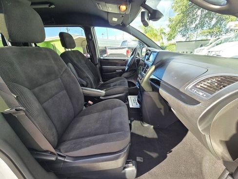 Used 2019 Dodge Grand Caravan SE FWD image 11