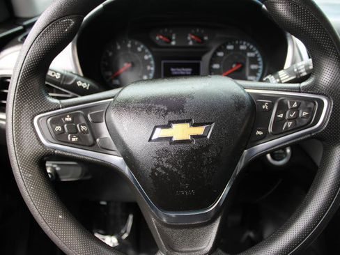 Used 2019 Chevrolet Equinox LS image 10