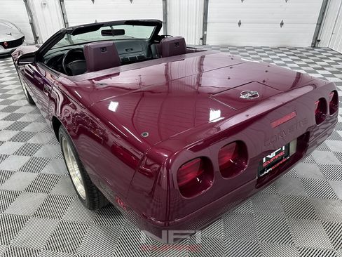 Used 1993 Chevrolet Corvette Convertible RWD image 18