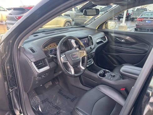 Used 2024 GMC Terrain SLT image 17