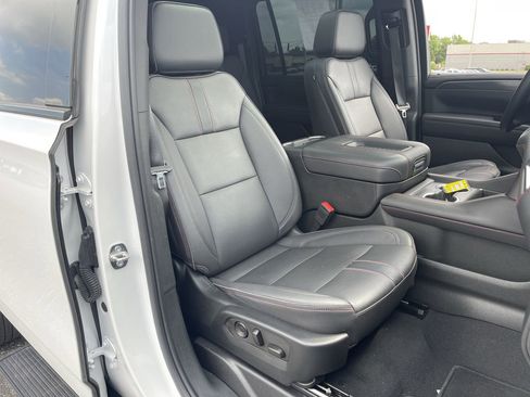 Used 2023 Chevrolet Suburban RST w/ Luxury Package AWD/4WD image 29