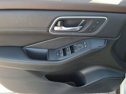 Certified 2023 Nissan Rogue Platinum image 13