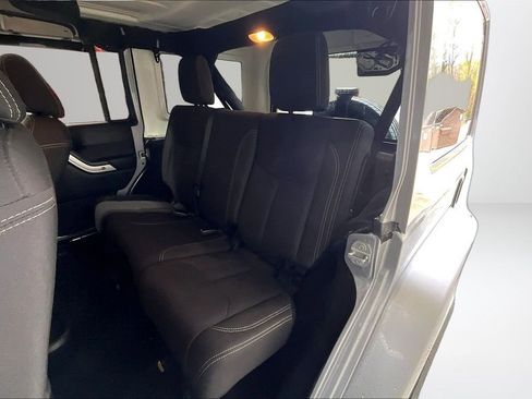 Used 2017 Jeep Wrangler Unlimited Sahara w/ Dual Top Group AWD/4WD image 20