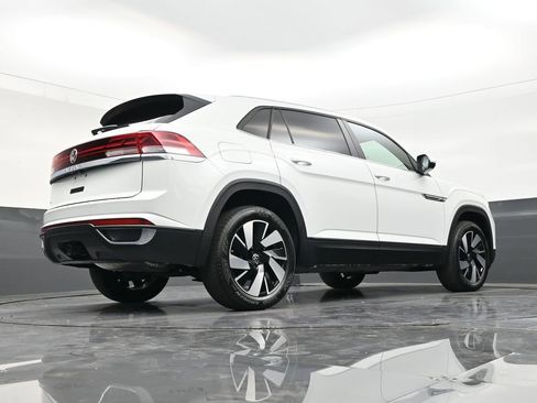 Used 2024 Volkswagen Atlas Cross Sport SE w/ Panoramic Sunroof Package FWD image 25