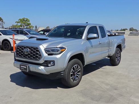 Used 2022 Toyota Tacoma TRD Sport w/ TRD Premium Sport Package RWD image 2