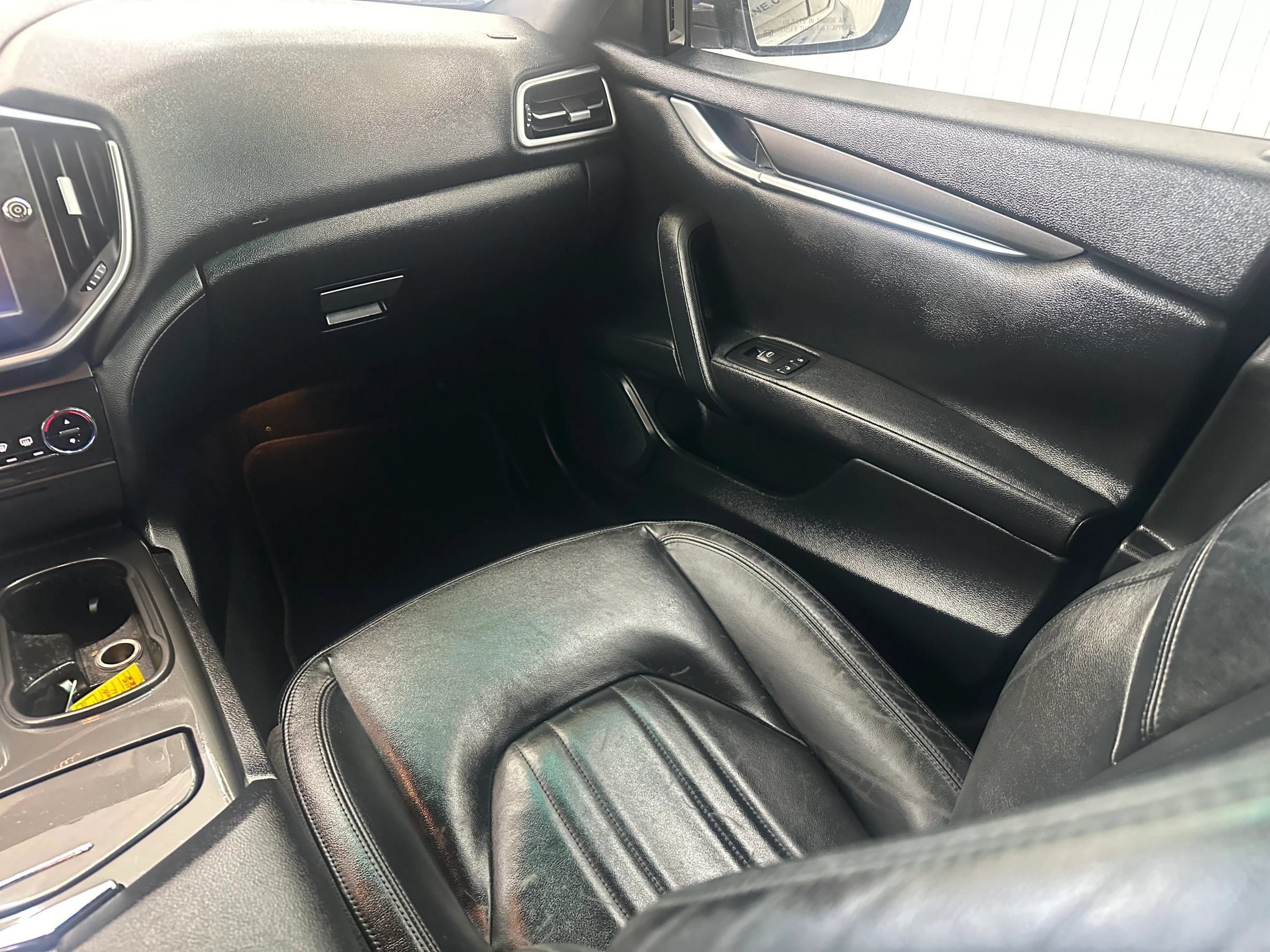 Used 2015 Maserati Ghibli RWD image 17