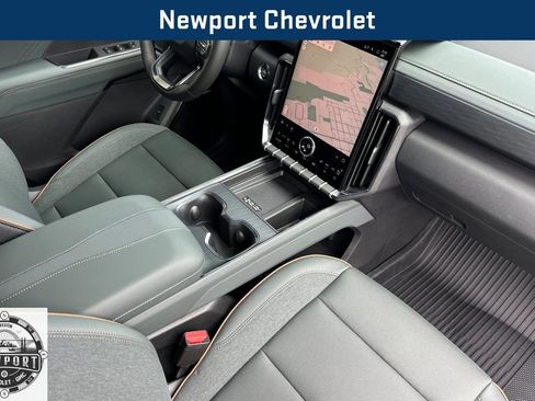 New 2025 GMC Acadia AT4 w/ Super Cruise Package image 15